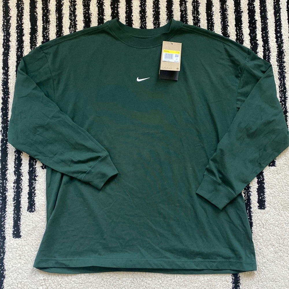 Nike | Sportswear Essentials Long-Sleeve Top